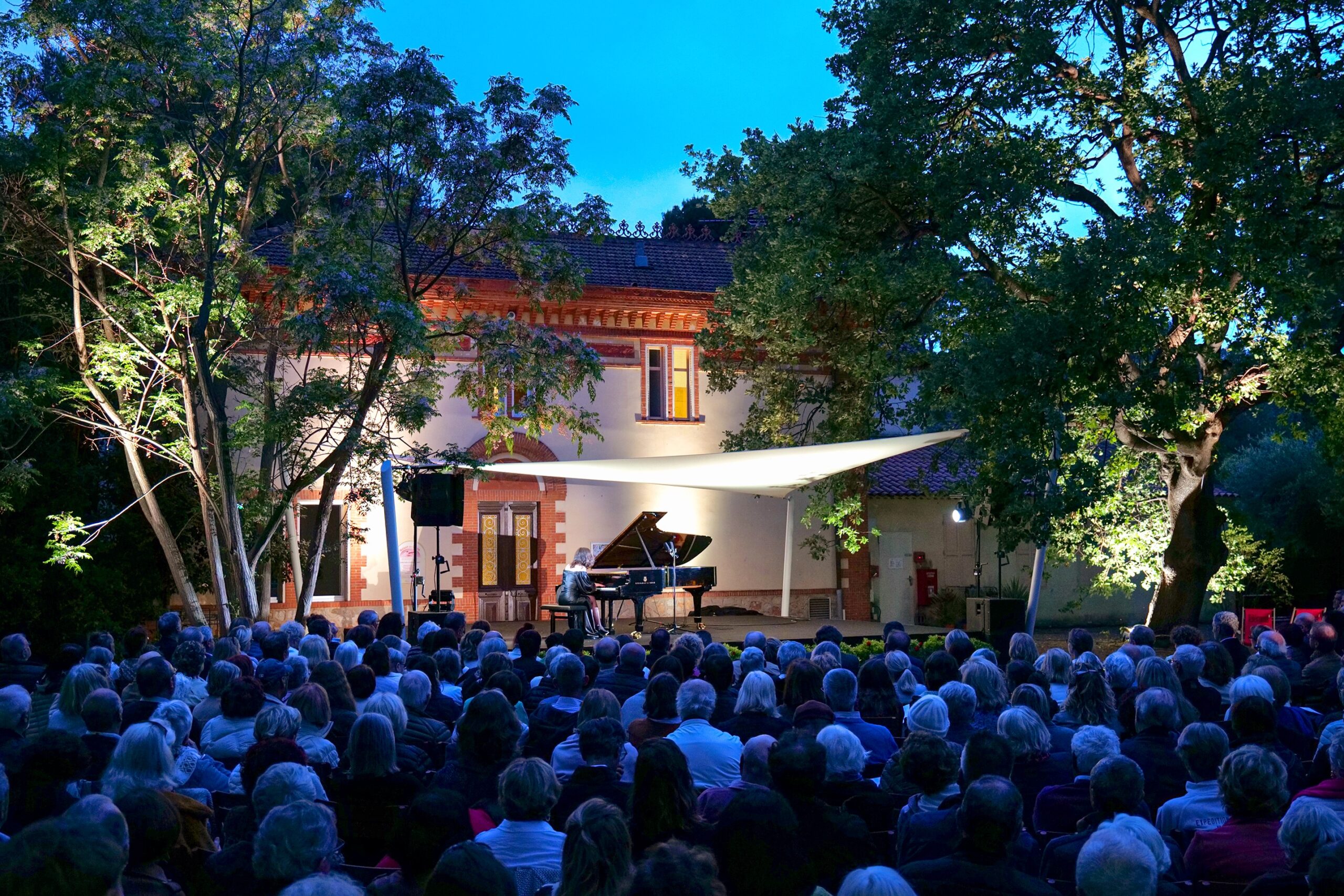 À Six-Fours-les-Plages, une nouvelle vague à trois temps